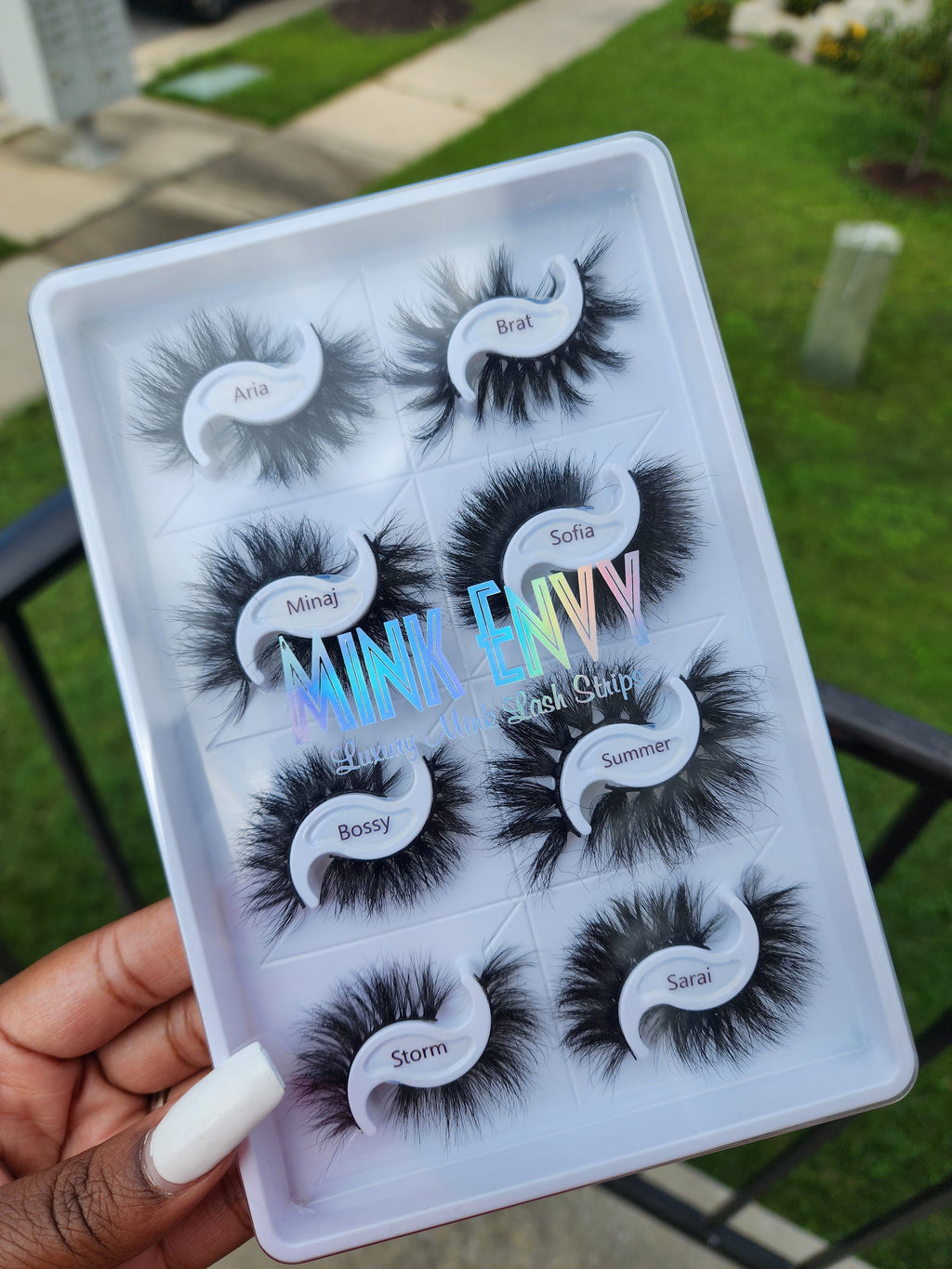 The MINI Wispy Book of Lashes 16-20mm
