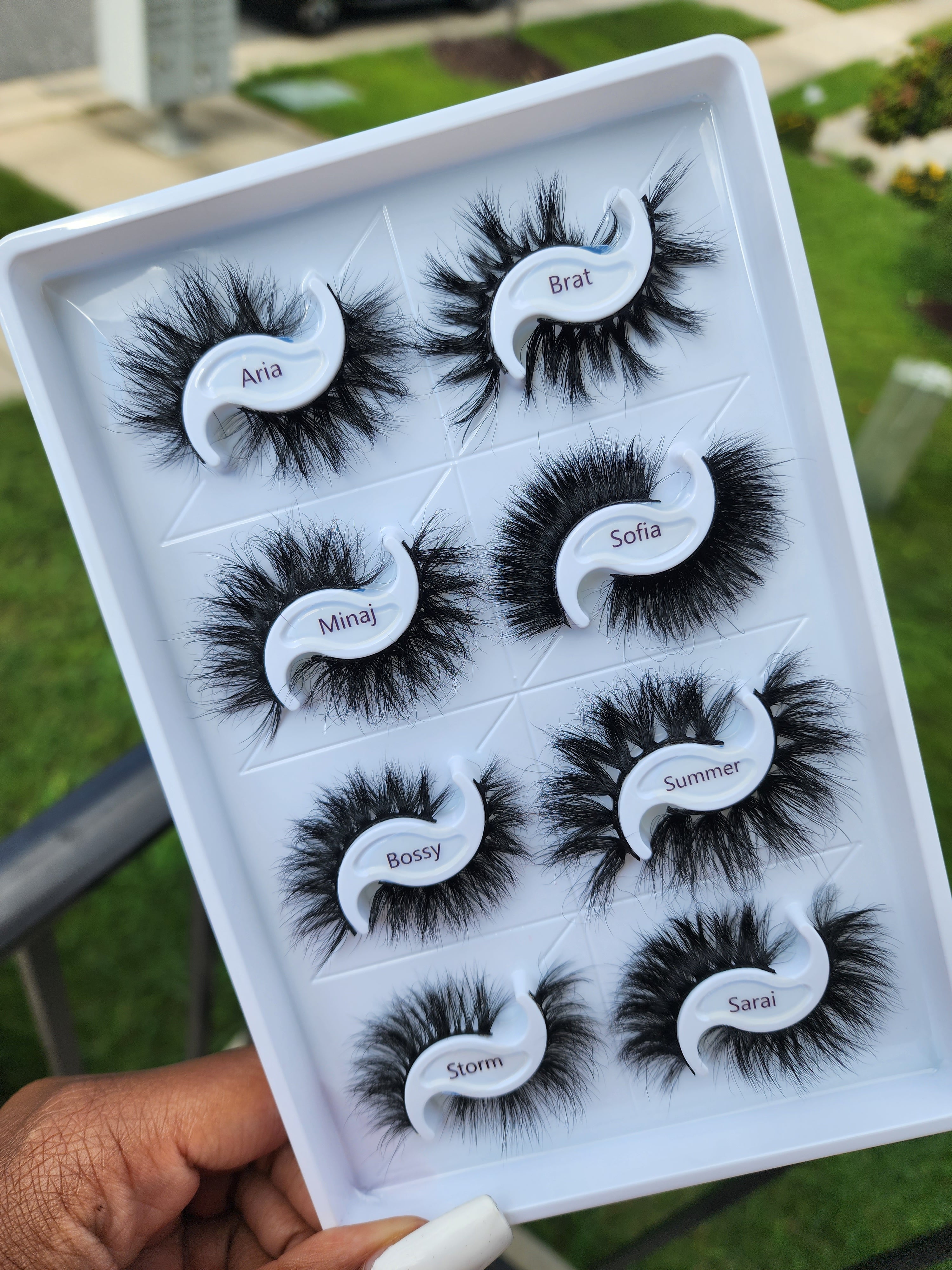 The MINI Wispy Book of Lashes 16-20mm