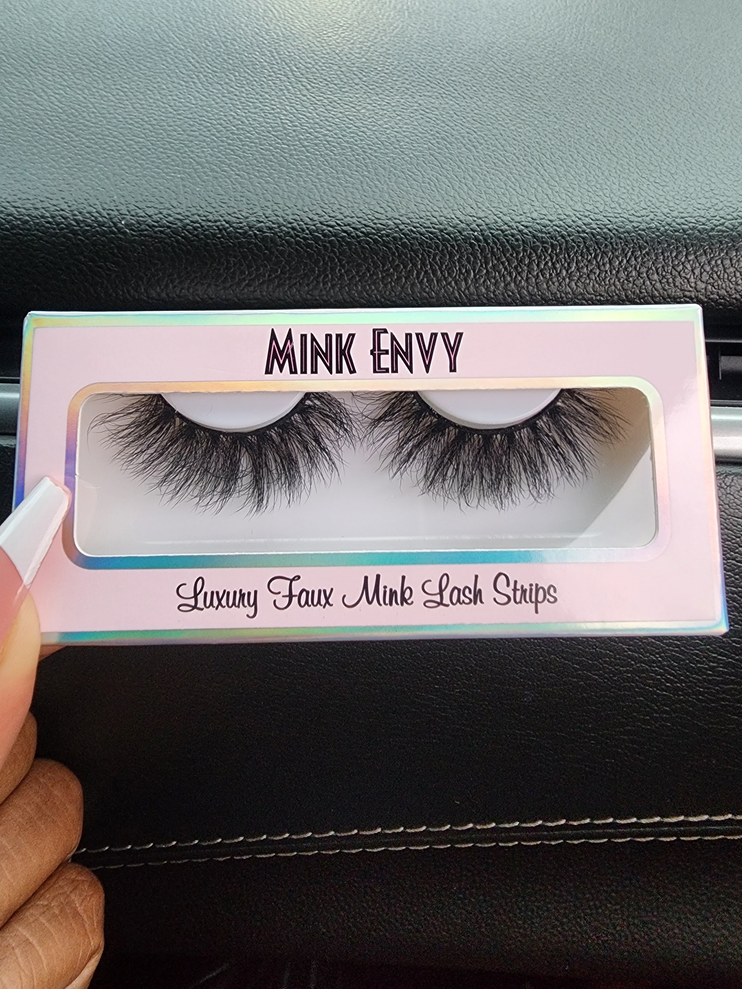 Mila – Faux Mink Clean-Edge Lash (16MM)