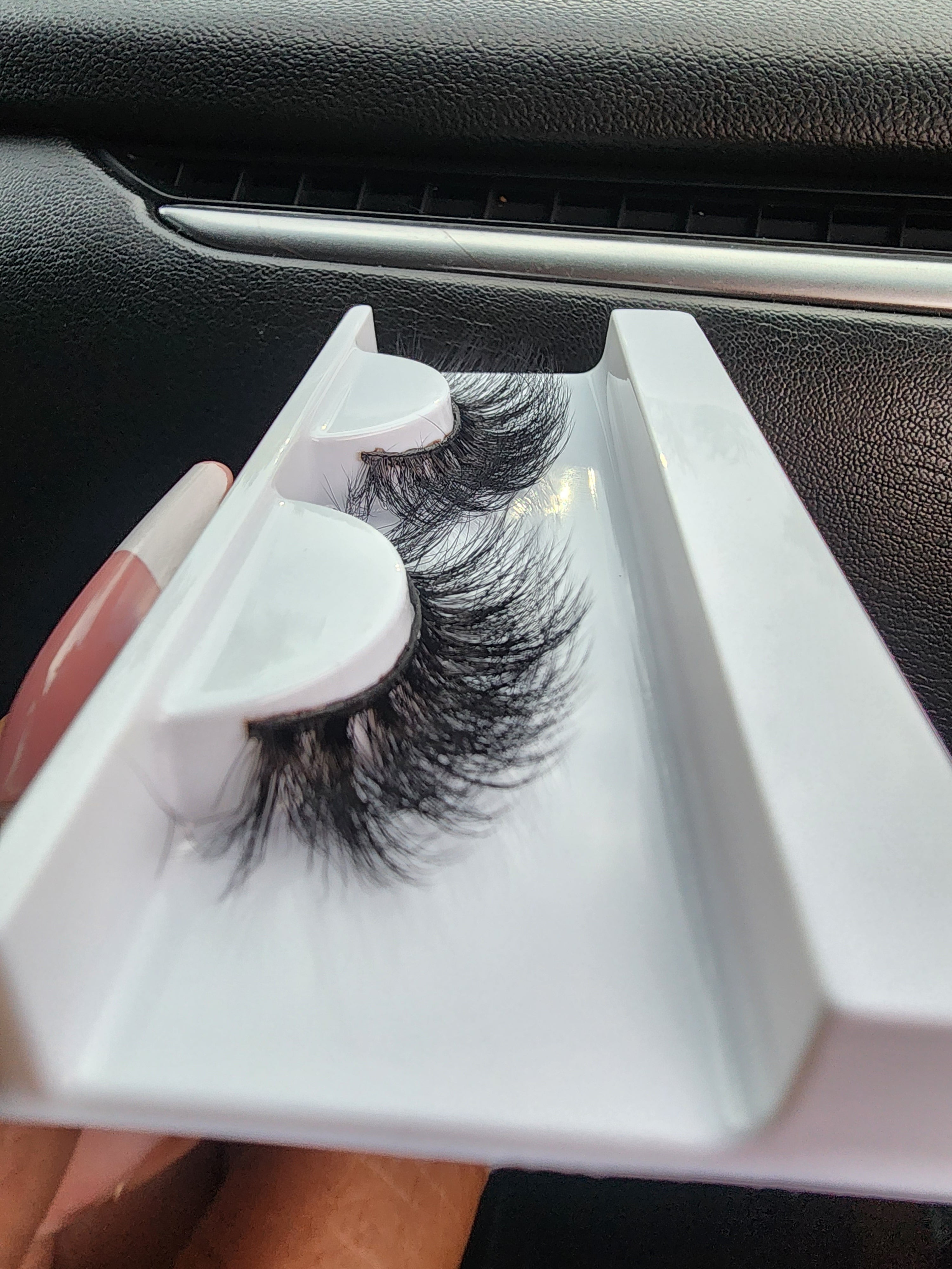 Mila – Faux Mink Clean-Edge Lash (16MM)