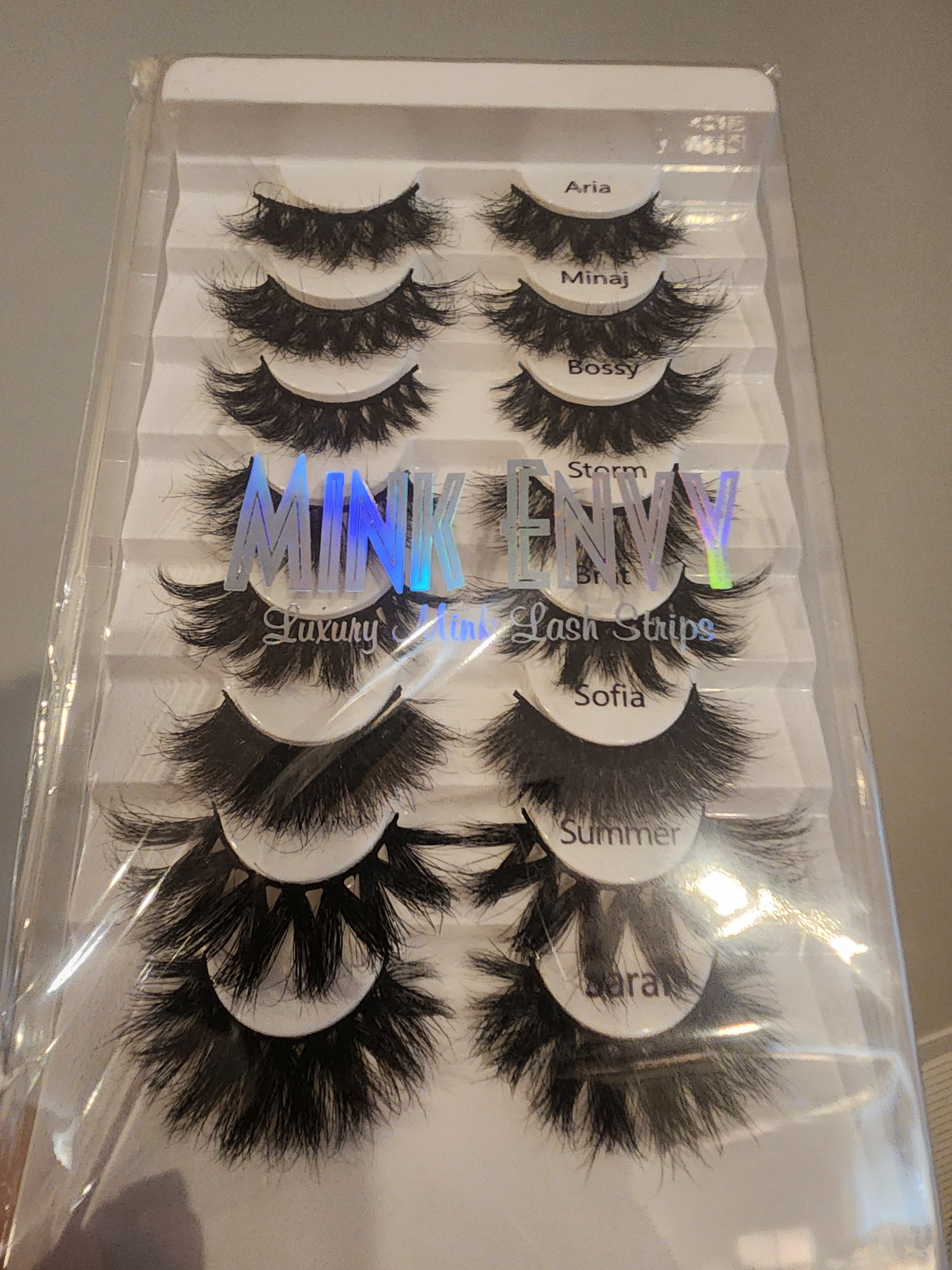 The MINI Wispy Book of Lashes 16-20mm