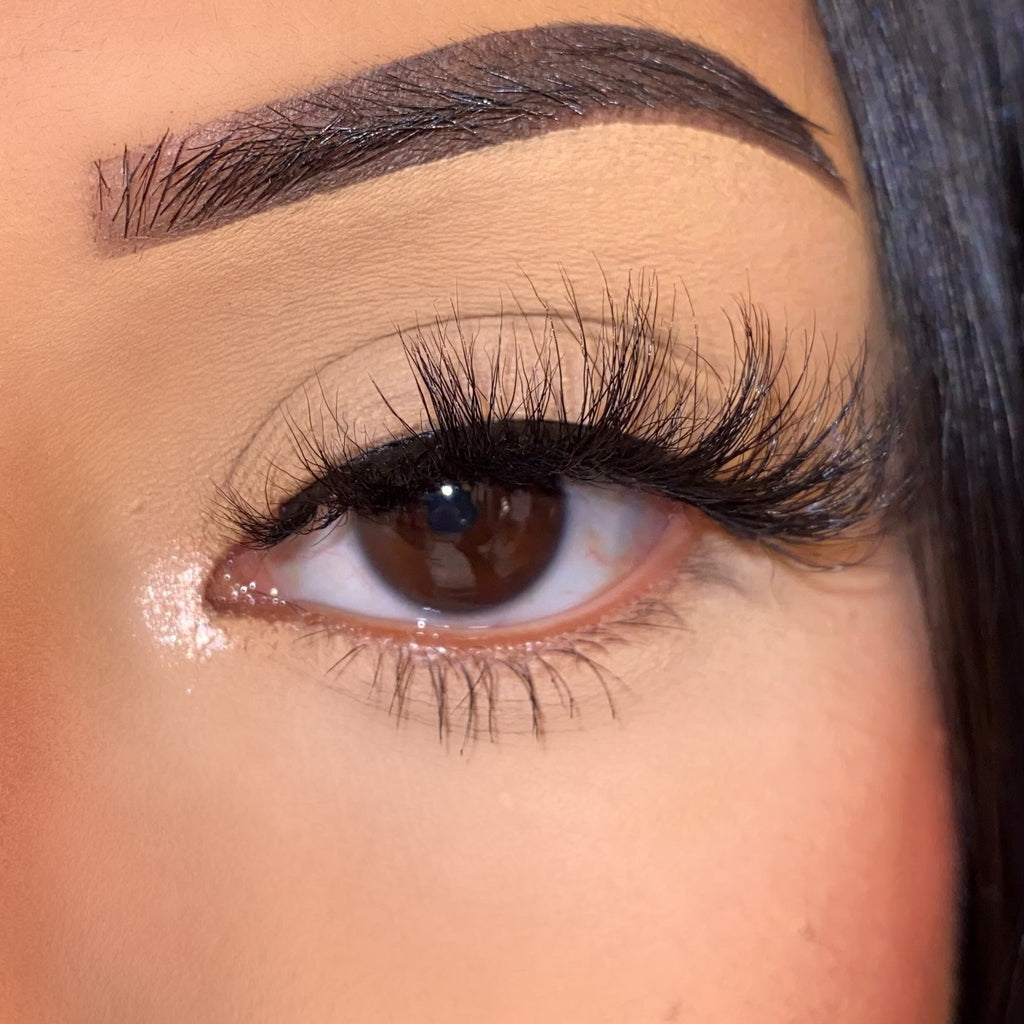 Venus – Premium Mink Balanced Glam Lash (16–18MM)