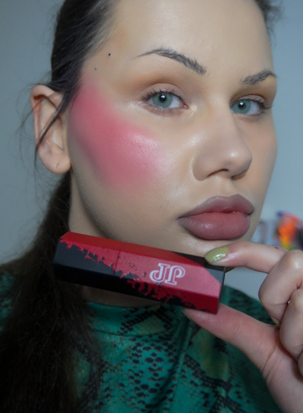 Hue-ligan Blush - JP