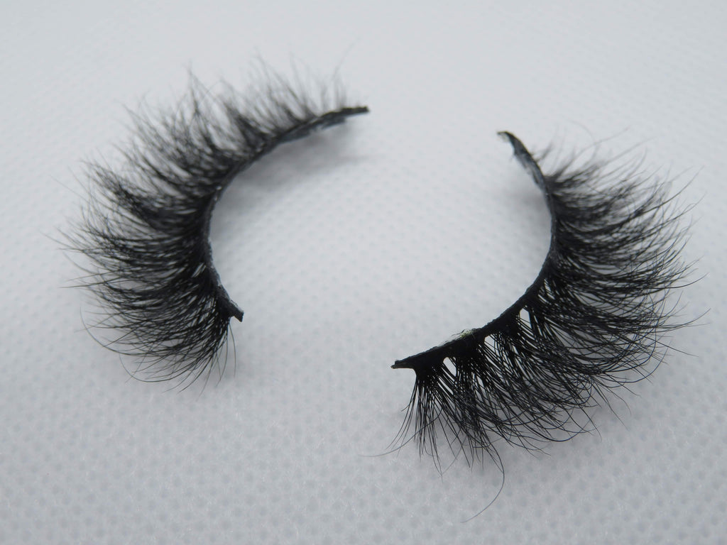Allura – Premium Mink Soft Glam Lash (16MM)