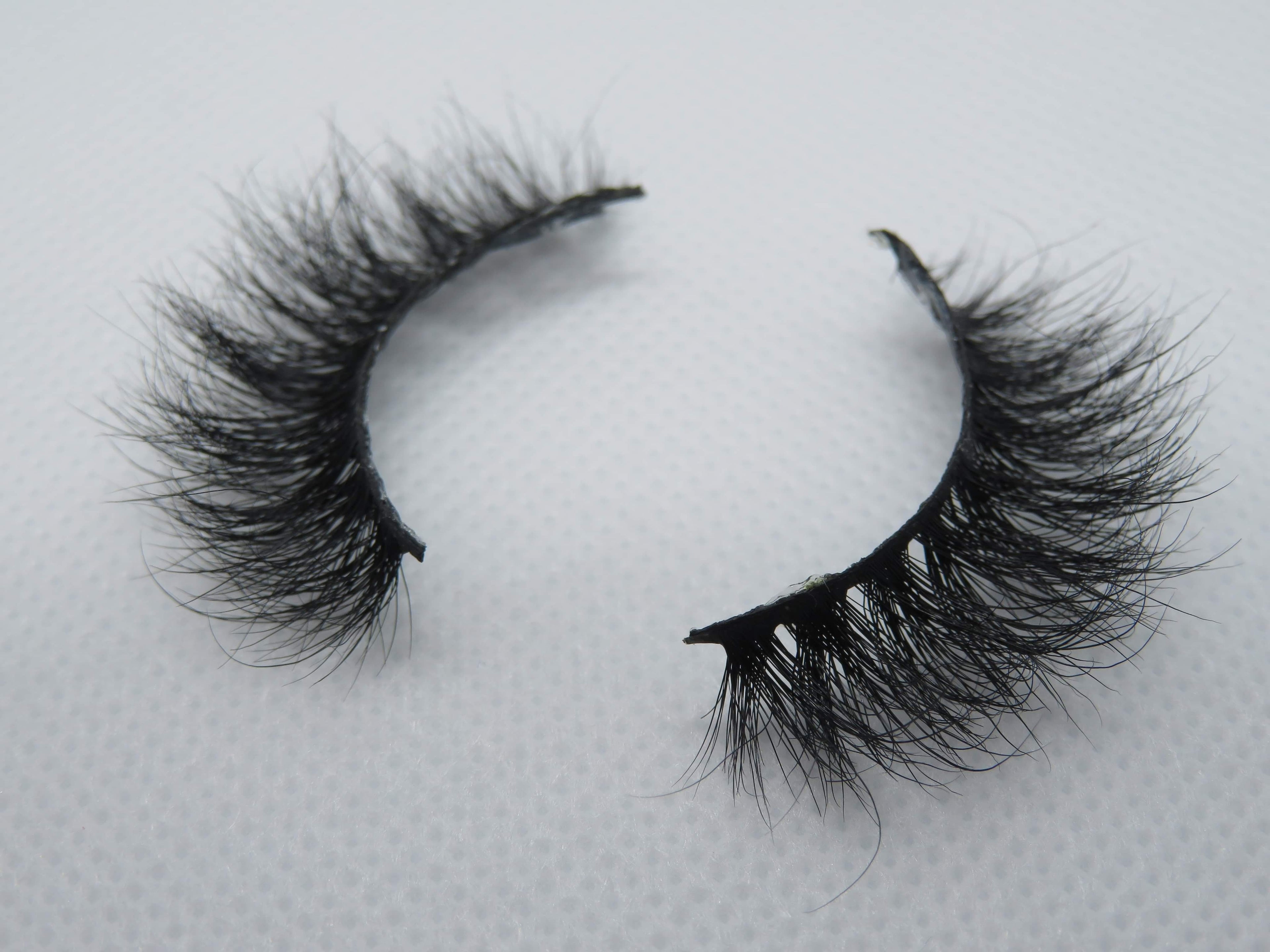 Allura – Premium Mink Soft Glam Lash (16MM)