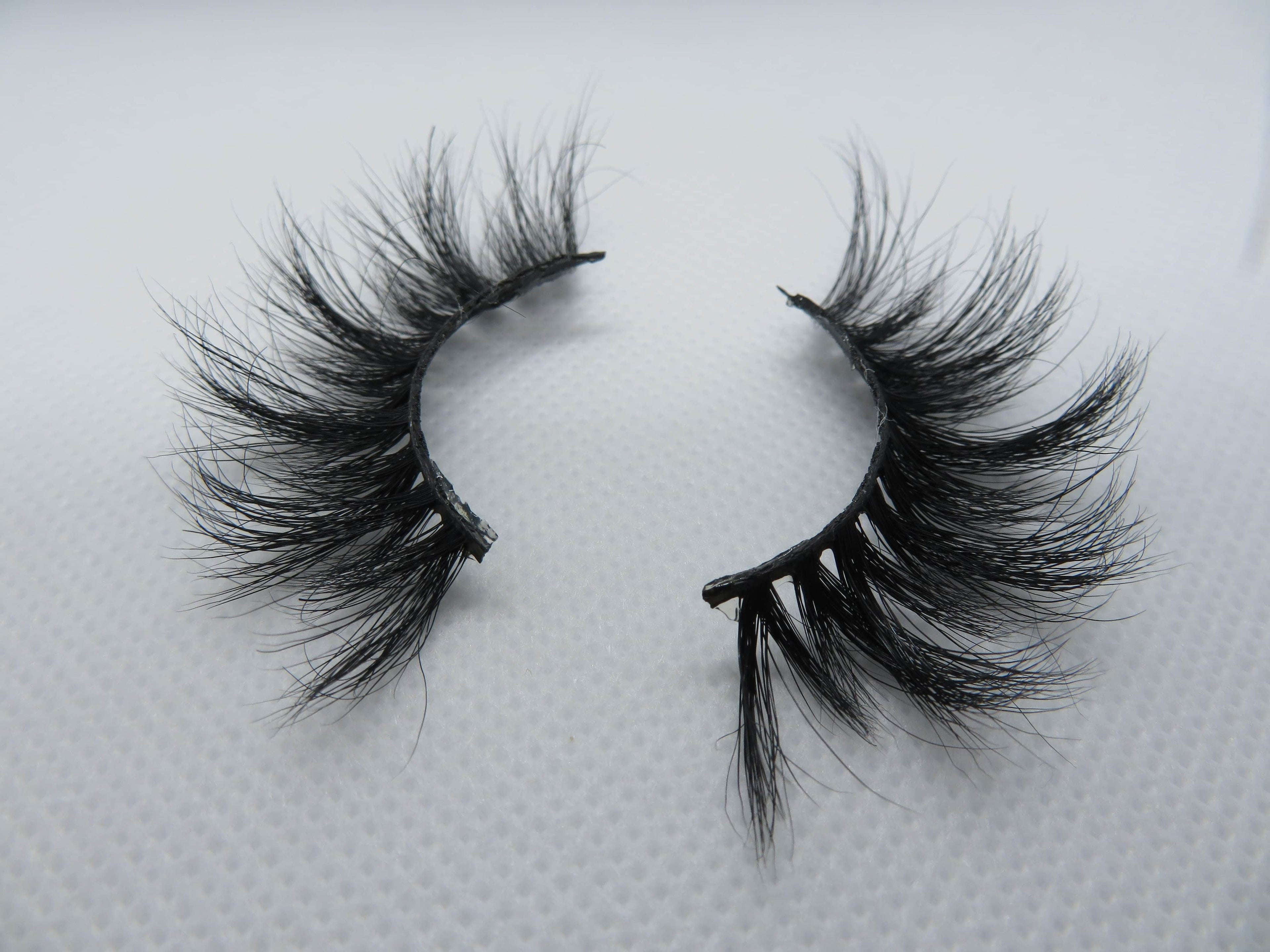 Vixen – Premium Mink Flared Glam Lash (25MM)
