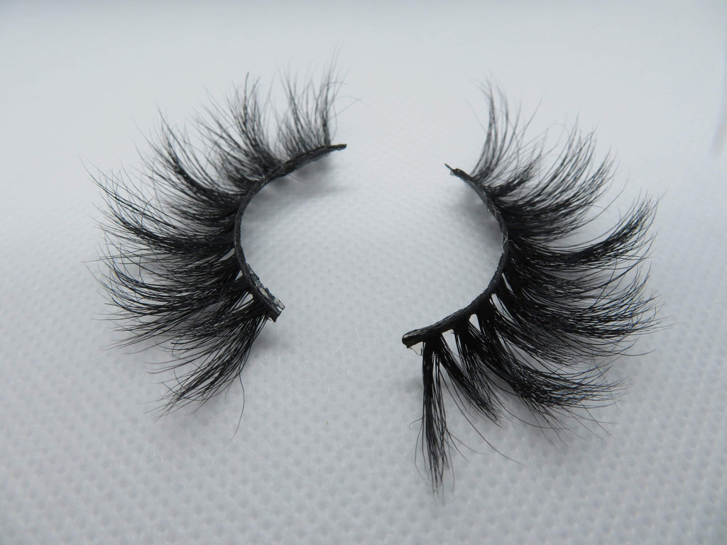 Brat – Premium Mink Bold Volume Lash (25MM)