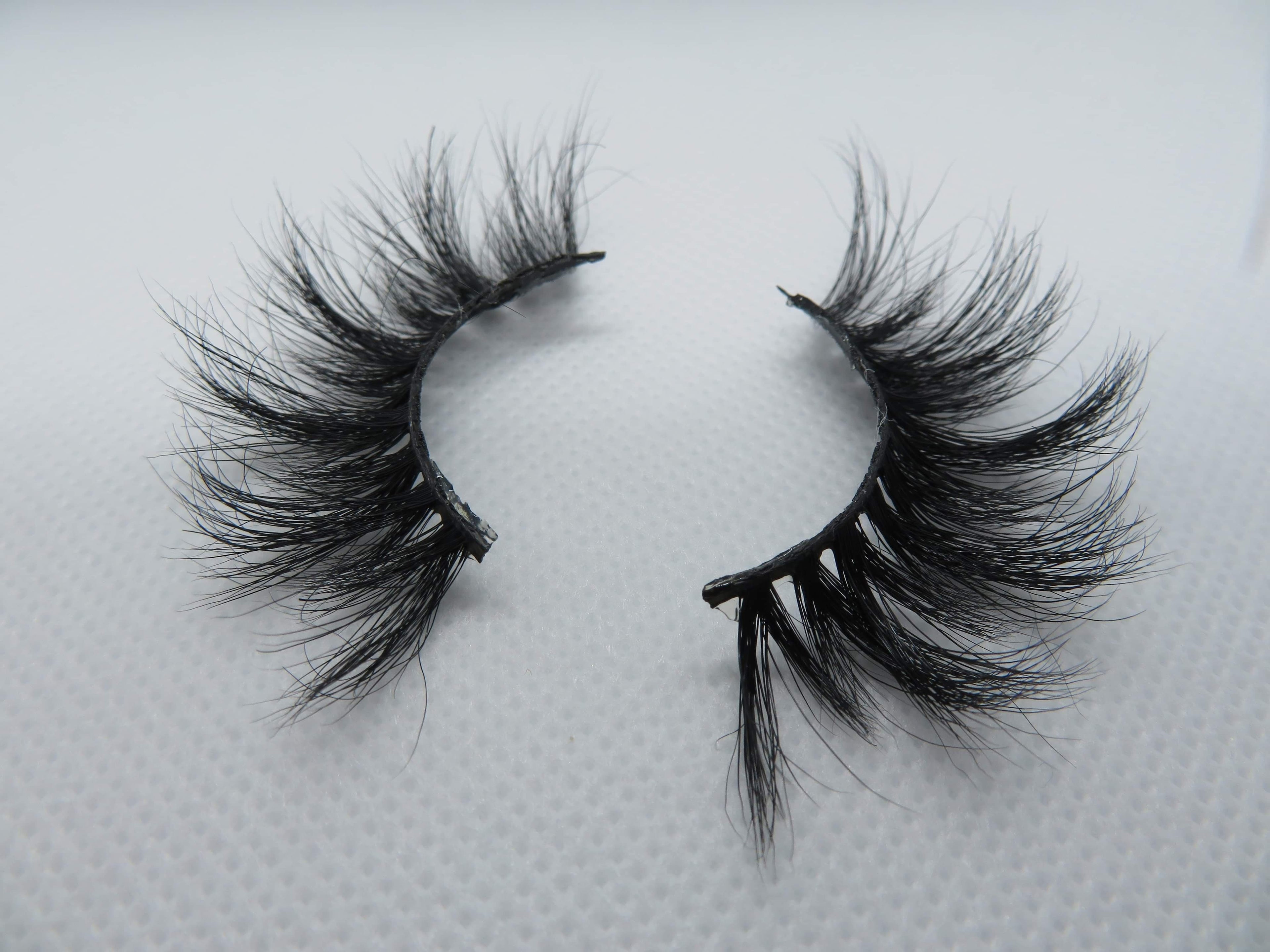 Brat – Premium Mink Bold Volume Lash (25MM)