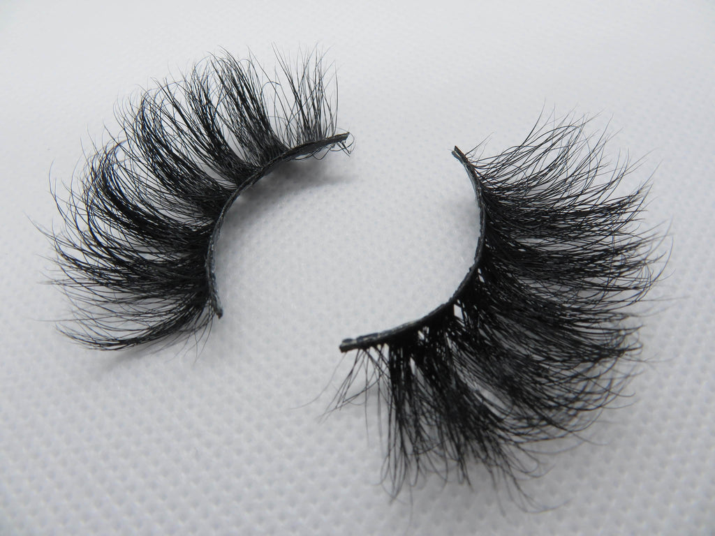 Sasha – Premium Mink Chic Wispy Lash (25MM)